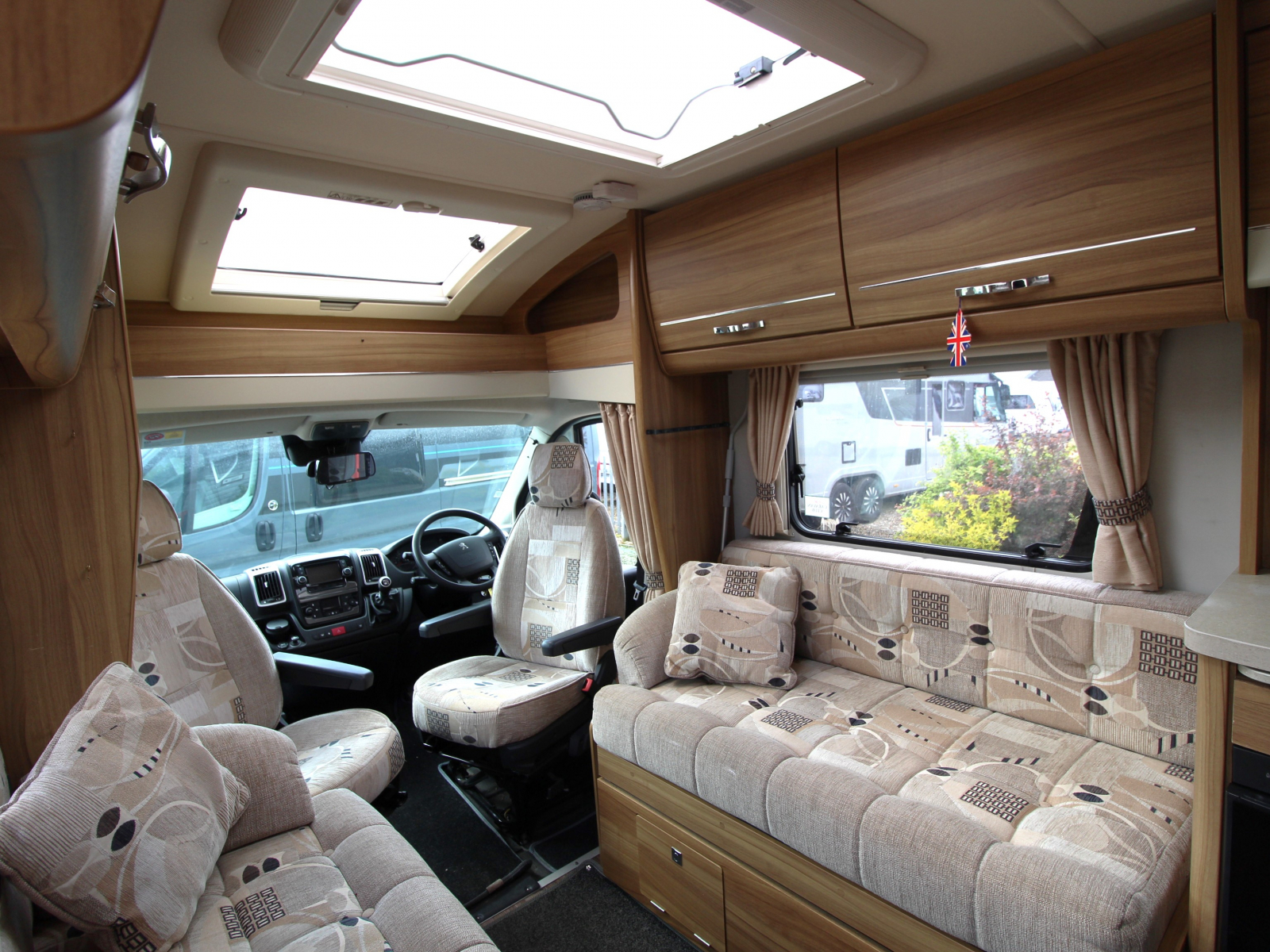 Elddis Majestic 155 - 2015 image