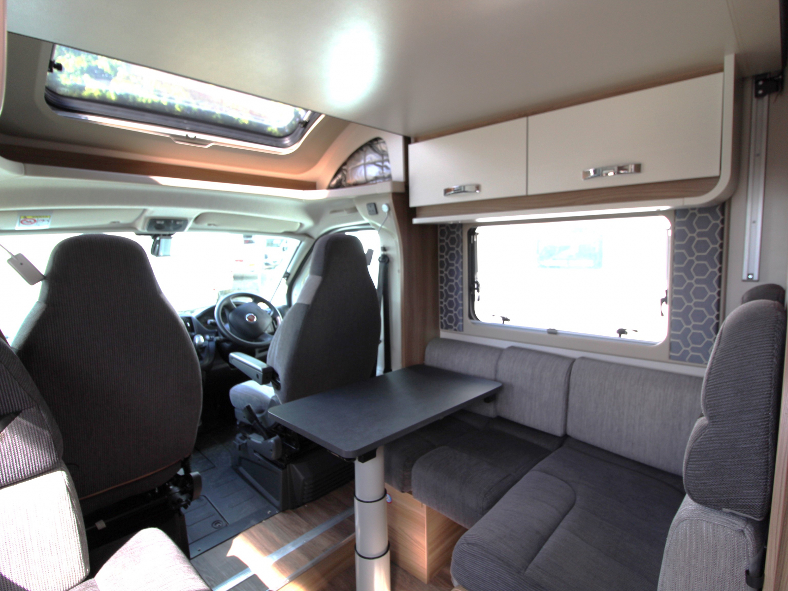Swift Escape 69-4 Auto - 2019 image