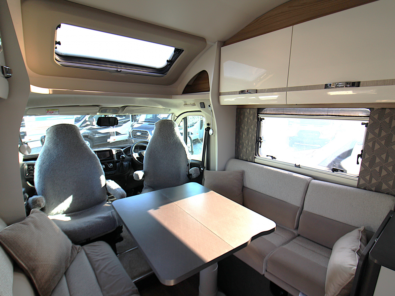 Swift Escape 694 - 2022 image