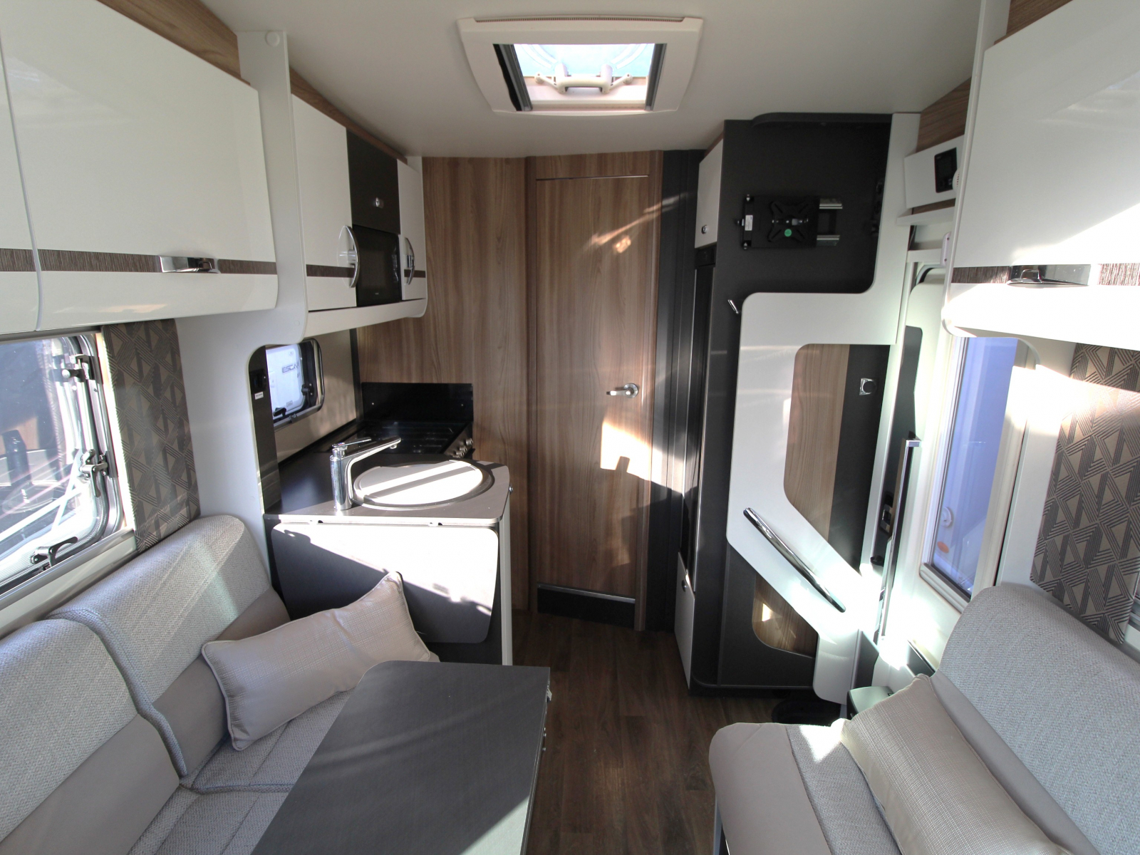 Swift Escape 694 - 2022 image