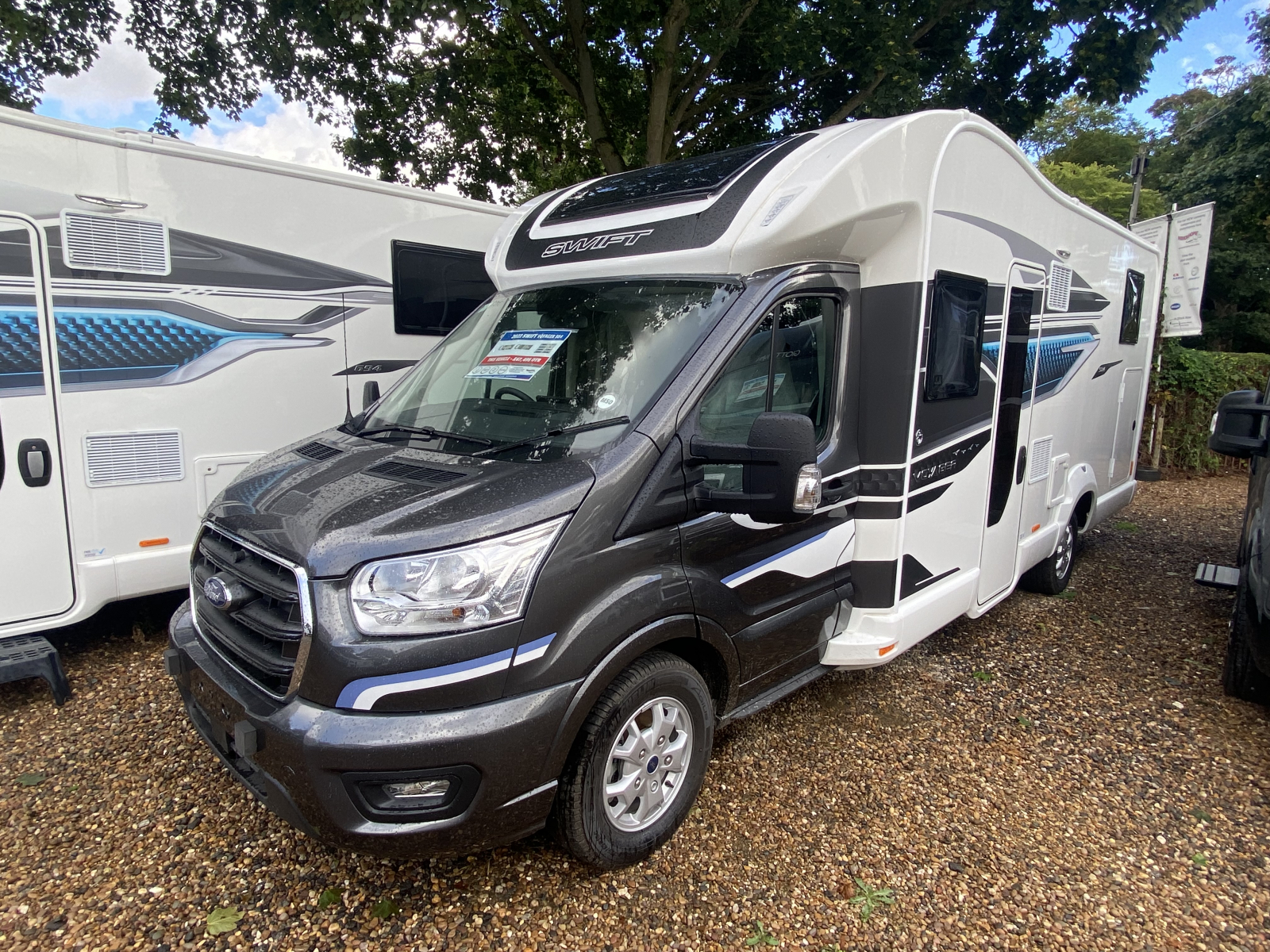 Swift Voyager 584  Auto - NEW image