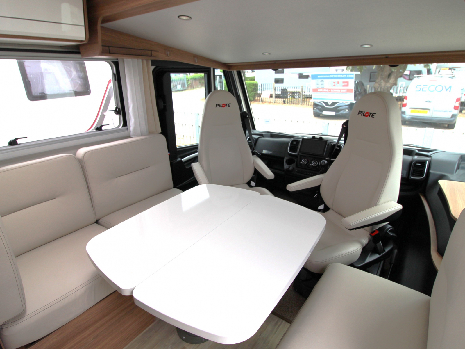 Pilote Expression G740 - 2024 image