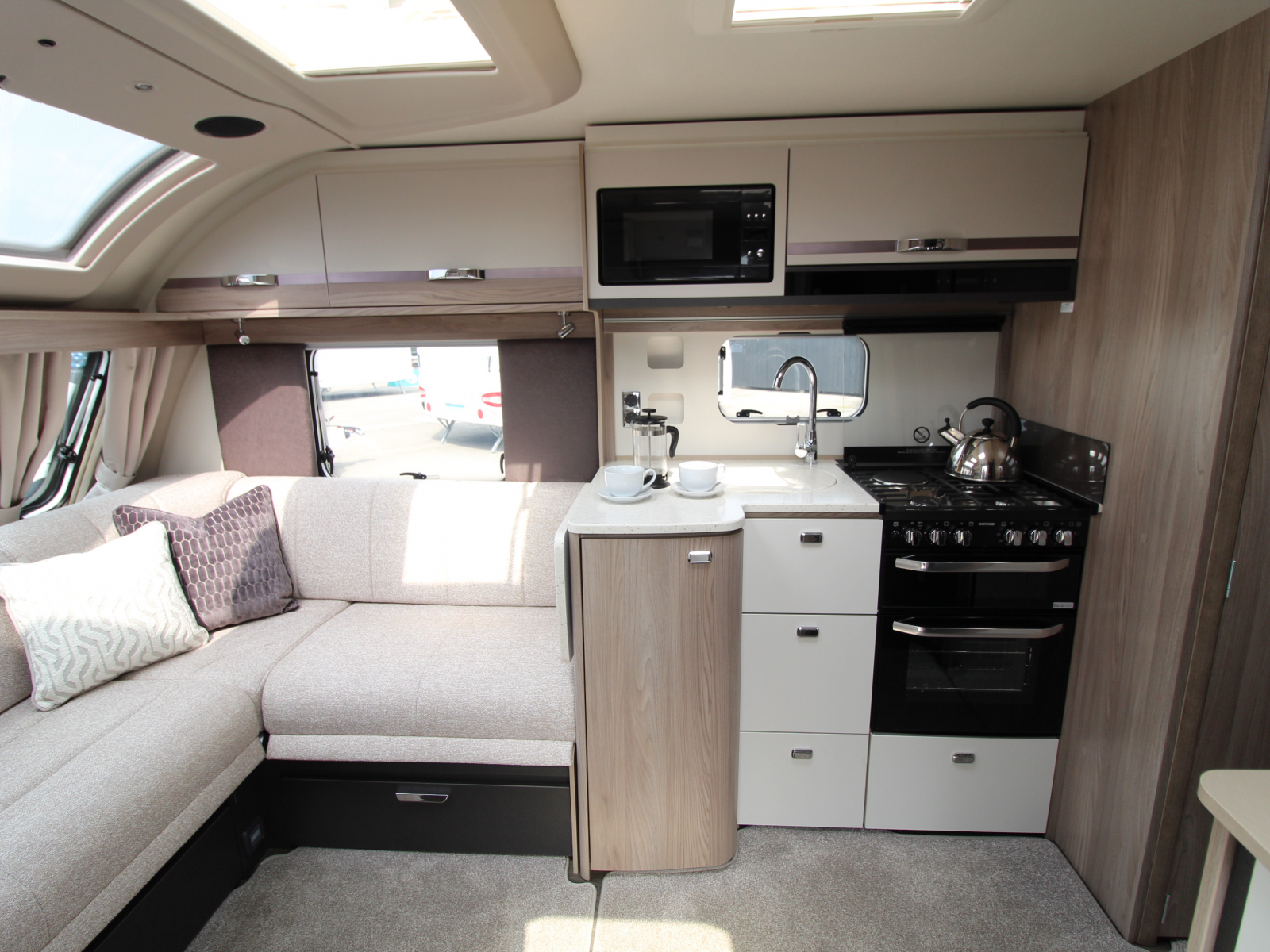 Swift Conqueror 560L Grande - 2026 image