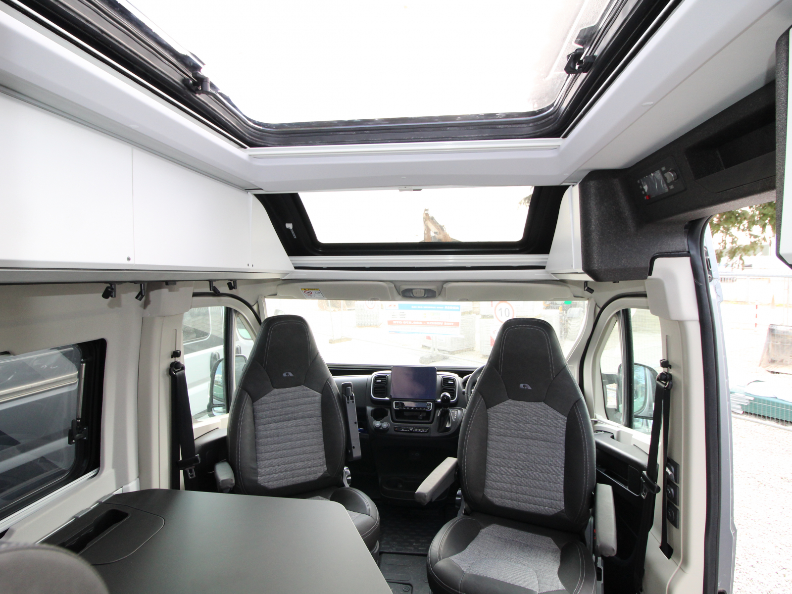 Adria Twin Supreme 640 SGX  Artense Grey (62133) image