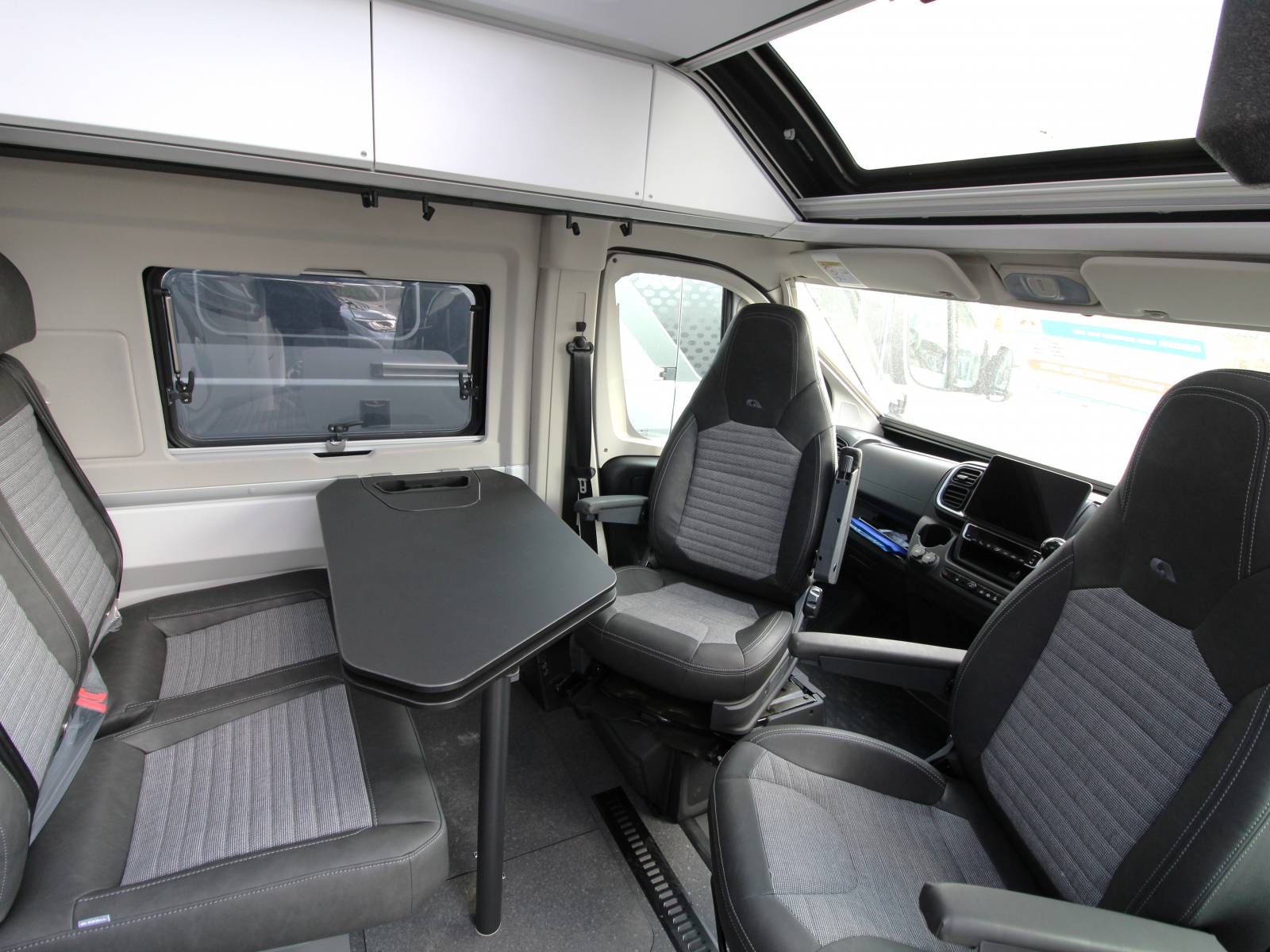 Adria Twin Supreme 640 SGX  Artense Grey (62133) image