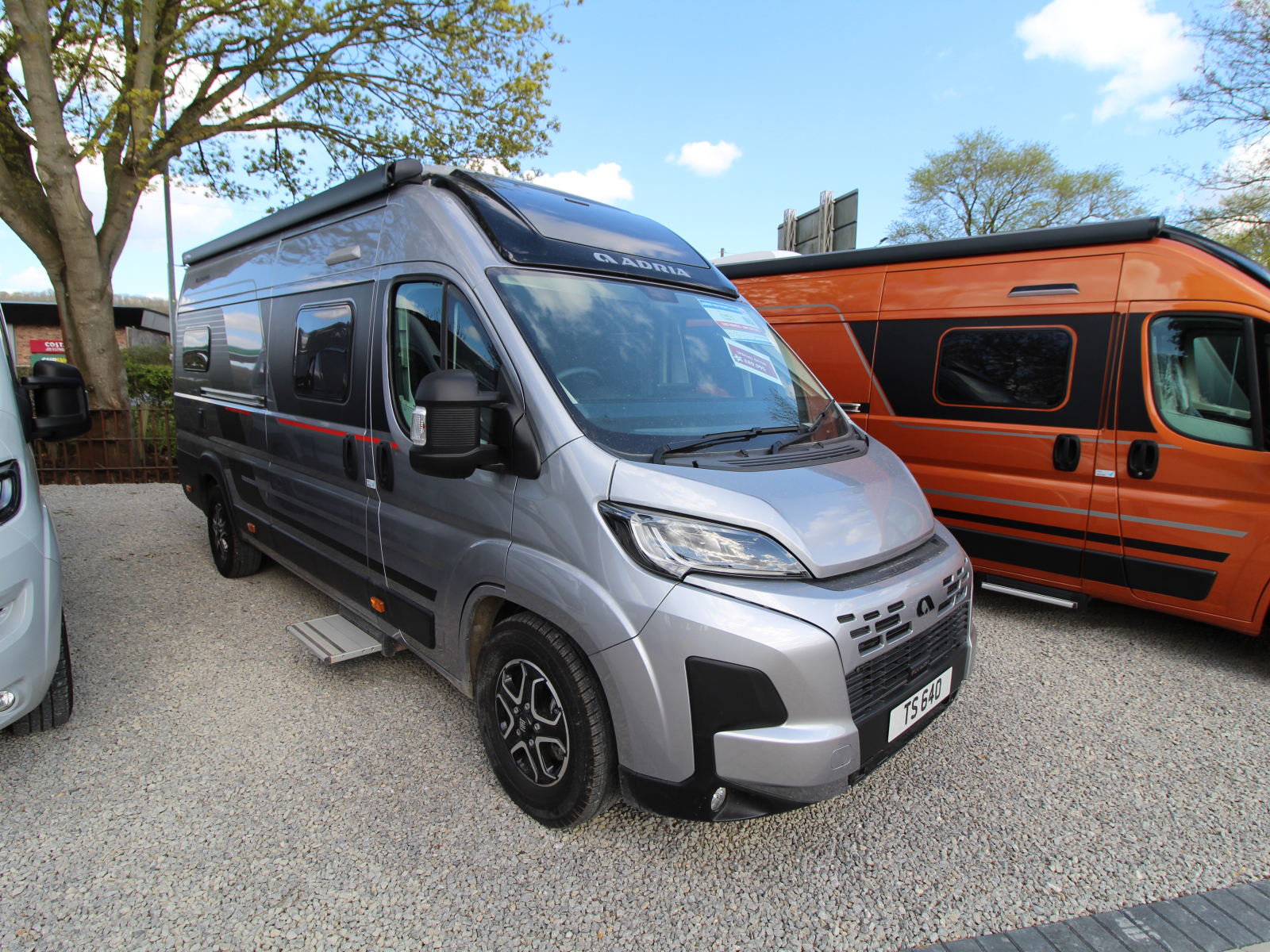 Adria Twin Sports 640 SGX Artense Grey (62257) image