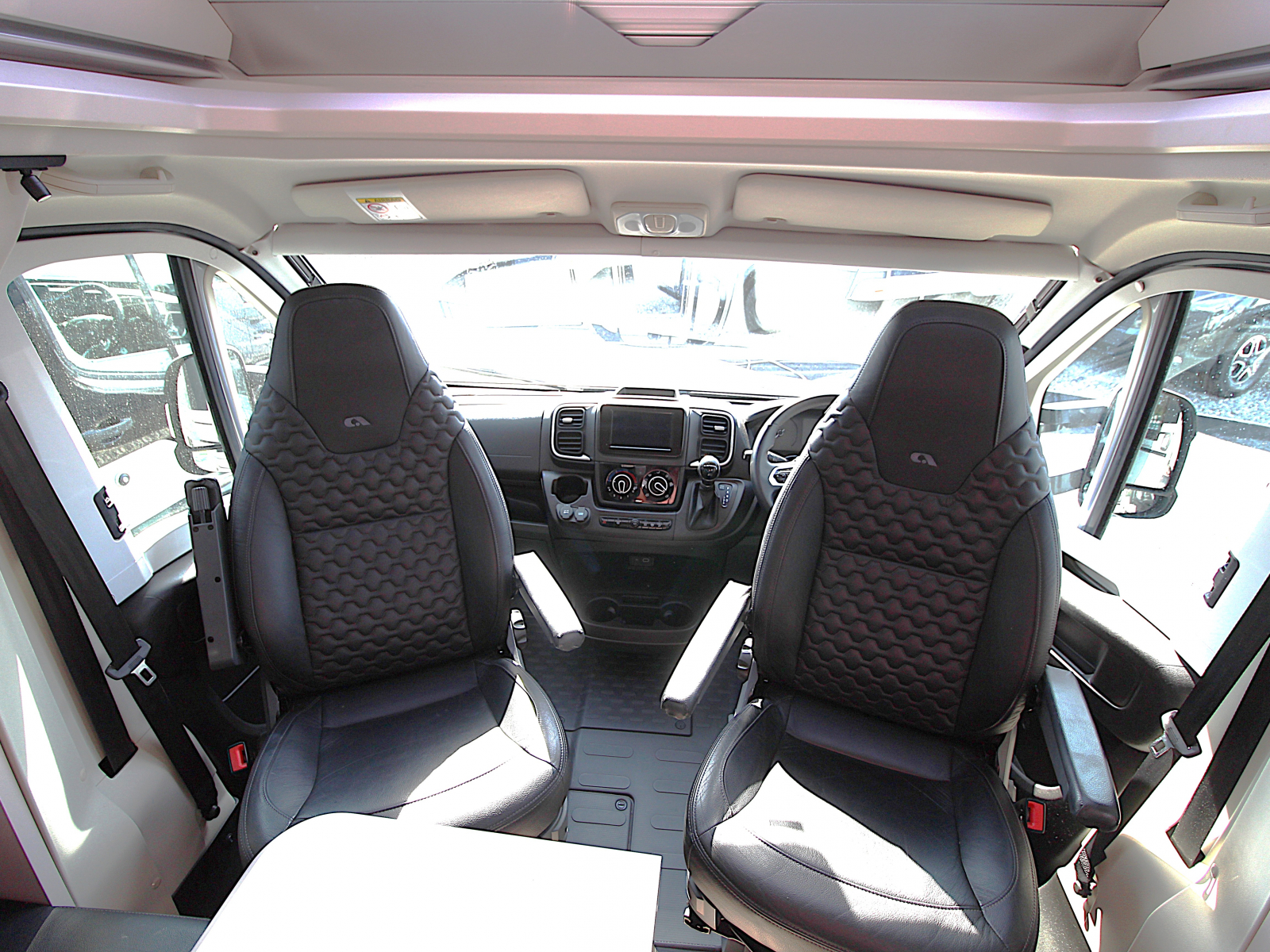 Adria Matrix Supreme 670 DL - 2024 image