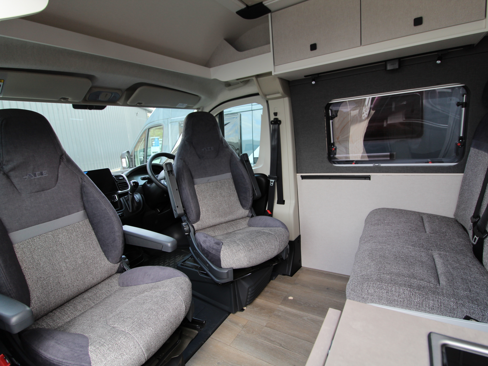 ACE 1200 SLT - Auto - Lanzarote Grey image