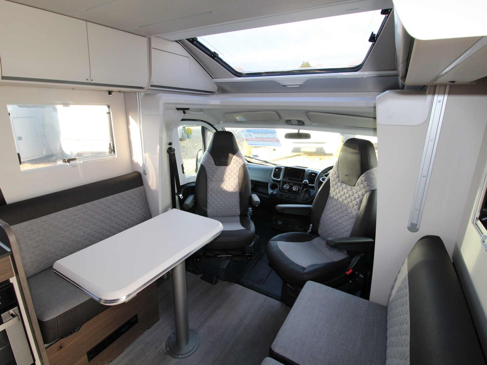 Adria Matrix Supreme 670 DL (62658) image