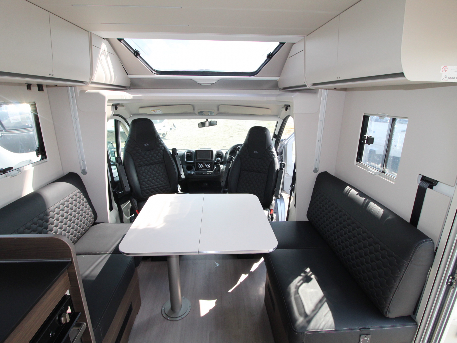 Adria Matrix Supreme 670 DL - 2024 (36260) image