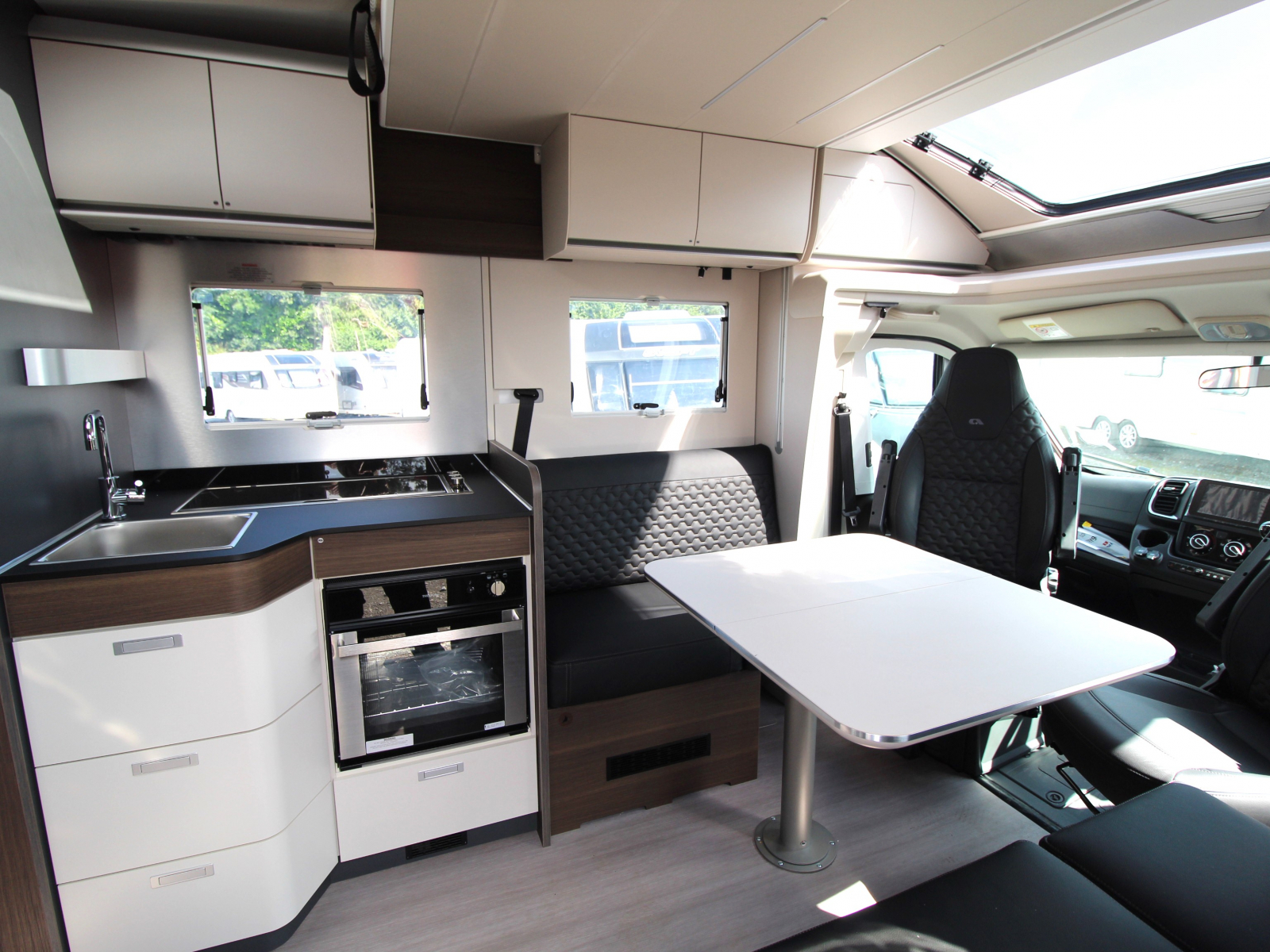 Adria Matrix Supreme 670 DL - 2024 (36260) image