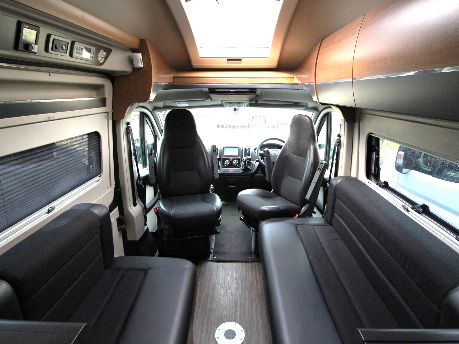 Auto-Trail V-Line 600 - 2014 image