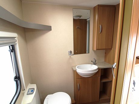 Swift Cardinal 550 - 2010 image