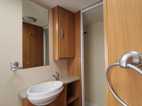 Swift Cardinal 550 - 2010 image