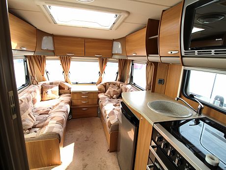 Swift Cardinal 550 - 2010 image