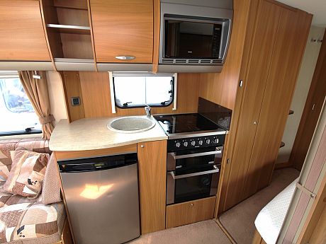 Swift Cardinal 550 - 2010 image