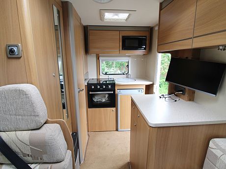 Swift Escape 624 2011 image