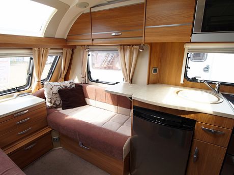 Swift Corniche 19/4 2012 image