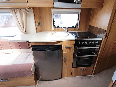 Swift Corniche 19/4 2012 image