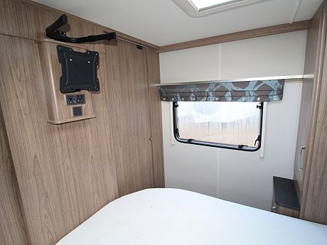 Coachman Laser 650/4  2015 image