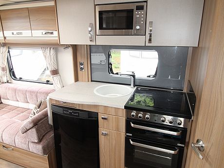 Swift Corniche 15/2 - 2015 image
