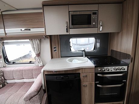 Swift Corniche 19/4 2015 image
