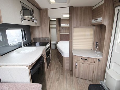 Swift Corniche 19/4 2015 image