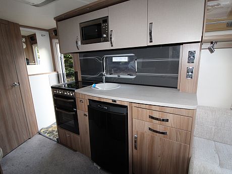 Swift Corniche 17/4 - 2018 image