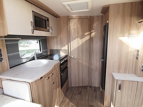 Swift Corniche 21/4 2017 image