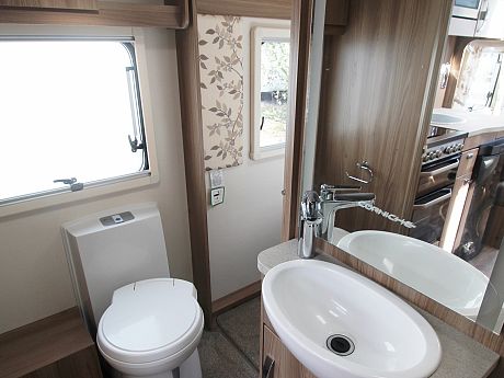 Swift Corniche 19/4 2017 image