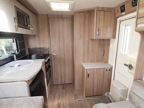 Swift Corniche 19/4 2017 image