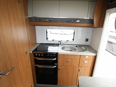 Auto-Trail Tracker EKS - 2018 image