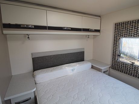 Swift Sterling Eccles 635 Lux image