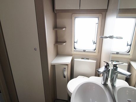 Swift Sterling Eccles 635 Lux image