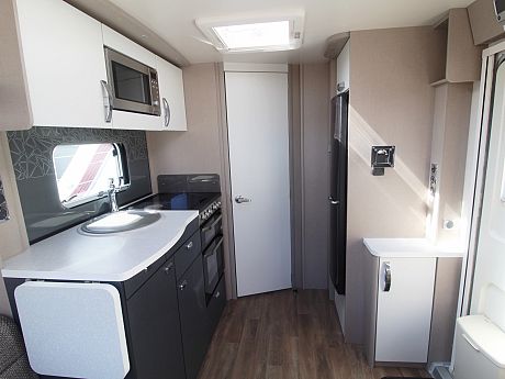 Swift Sterling Eccles 635 Lux image