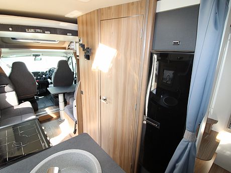 Swift Escape 69-4 Auto - 2019 image