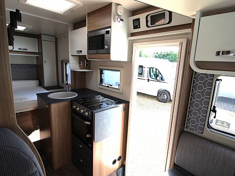 Swift Escape 69-4 Auto - 2019 image