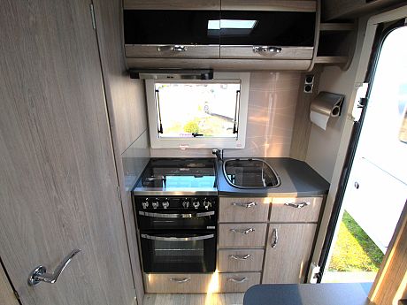 Auto-Sleeper  Broadway EK - 2020 image