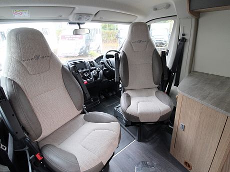 Auto-Trail V-Line SE 635 2020 image