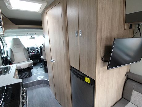 Auto-Trail V-Line SE 635 2020 image