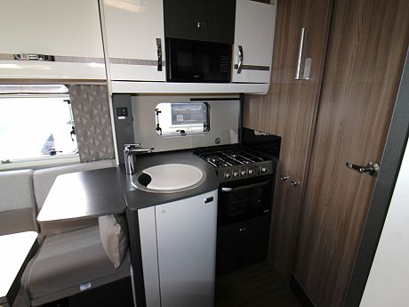 Swift Escape 694 - 2022 image