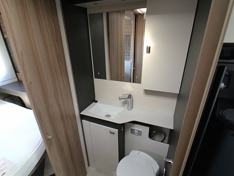 Swift Escape 694 - 2022 image