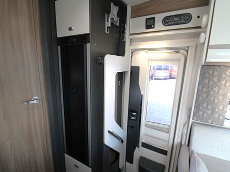 Swift Escape 694 - 2022 image