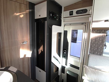 Swift Escape 694 - 2022 image