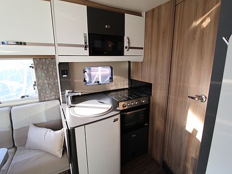 Swift Escape 694 - 2022 image