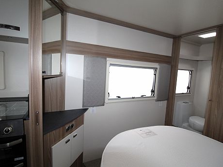 Swift Finesse 880 -2022 image