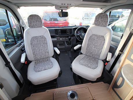 IH N-Class 680 CRL - 2023 image