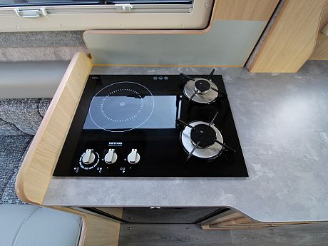 IH N-Class 680 CRL - 2023 image