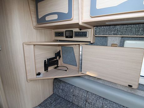 IH N-Class 680 CRL - 2023 image