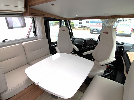 Pilote Expression G740 - 2024 image